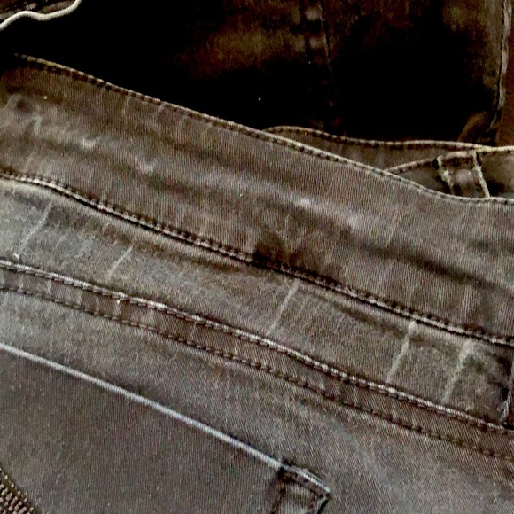 Illegal Jeans 💜 - Picture 8 of 13